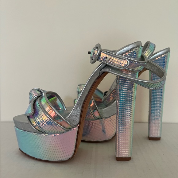 Alexandre Birman Clarita Metallic Leather Platform Sandals - Picture 4 of 15